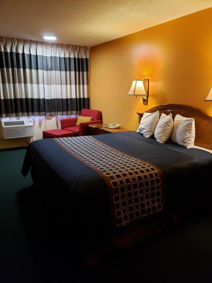 רדינג Shasta Lodge מראה חיצוני תמונה